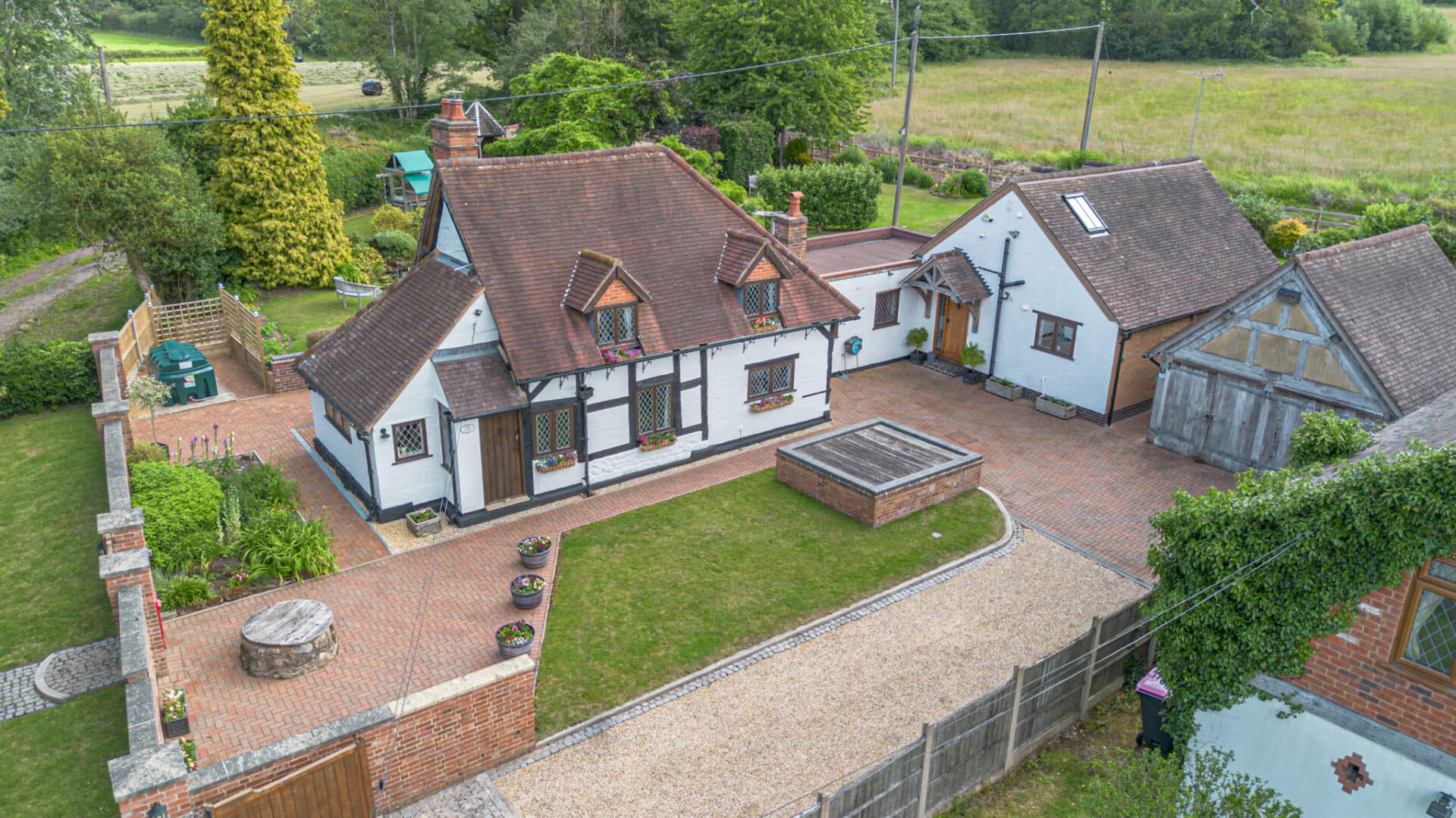 The Cot, Whitestitch Lane, Meriden, CV7 7JE