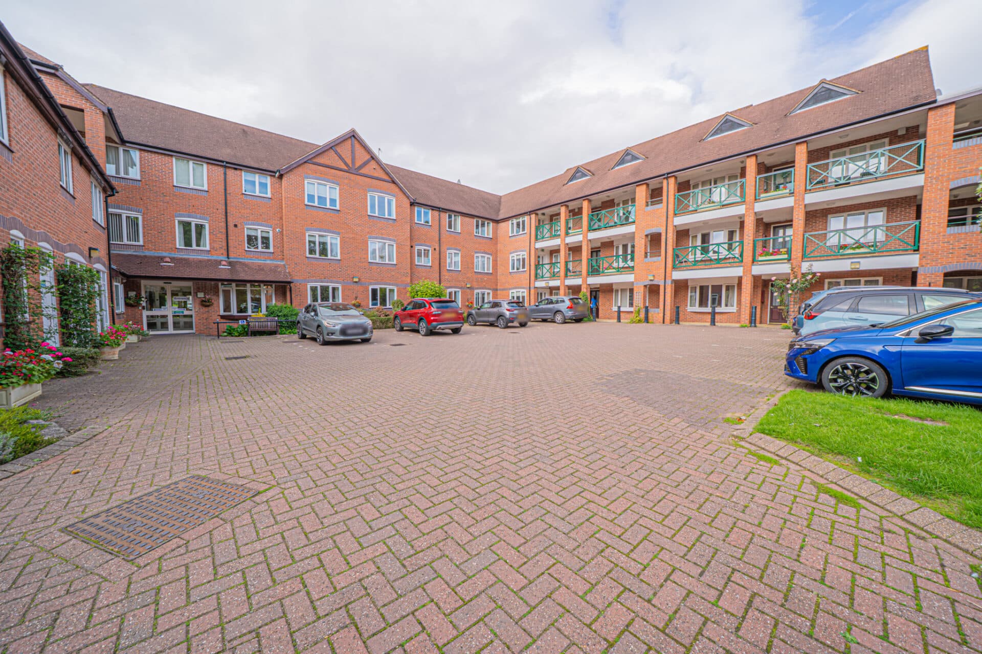 Deerhurst Court, Solihull, B91 3BY